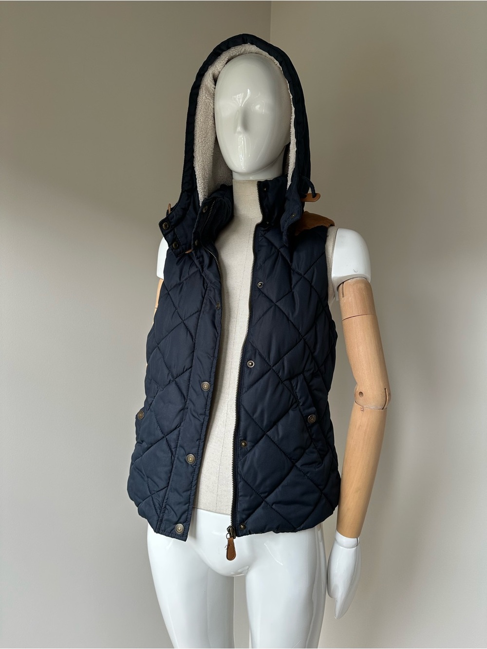 H&M women’s vest size 6